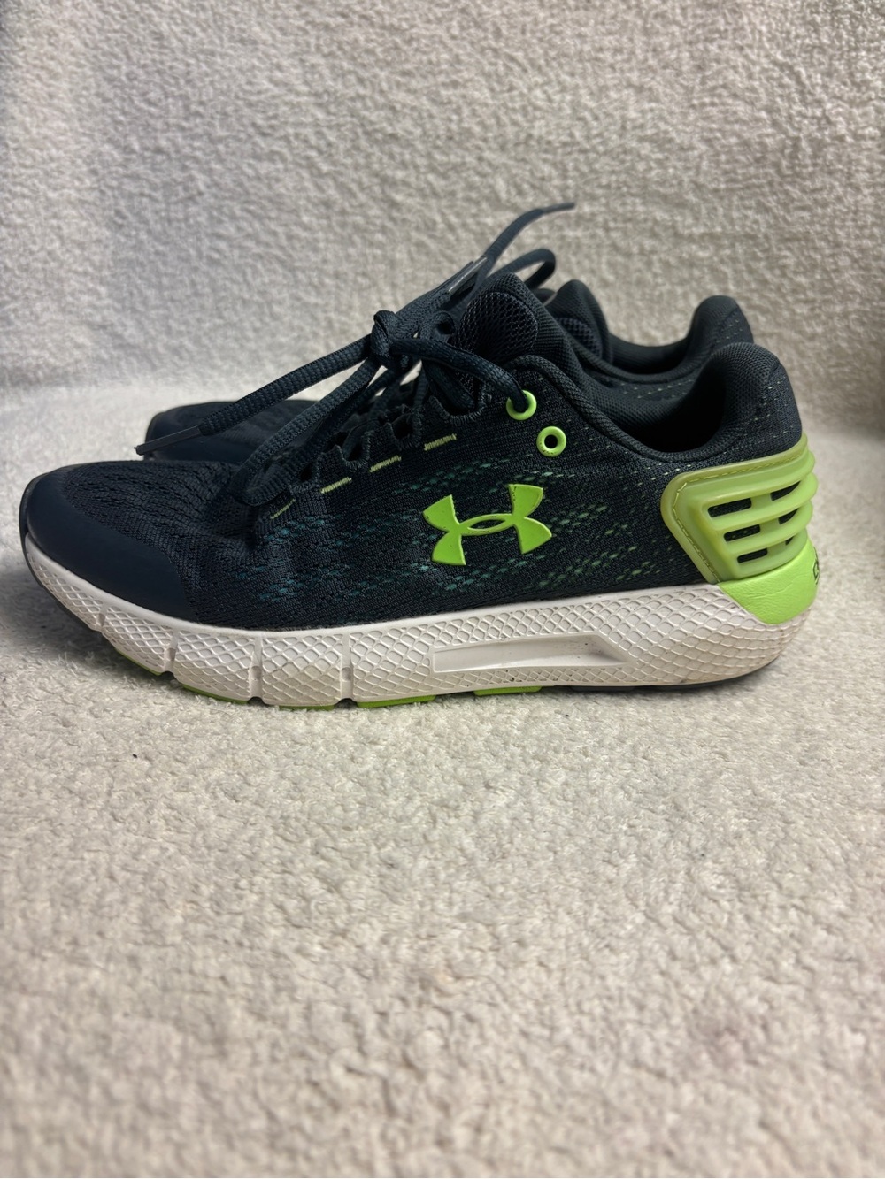 Under Armour Charged Rogue athletic shoe blue and neon green Youth 4.5